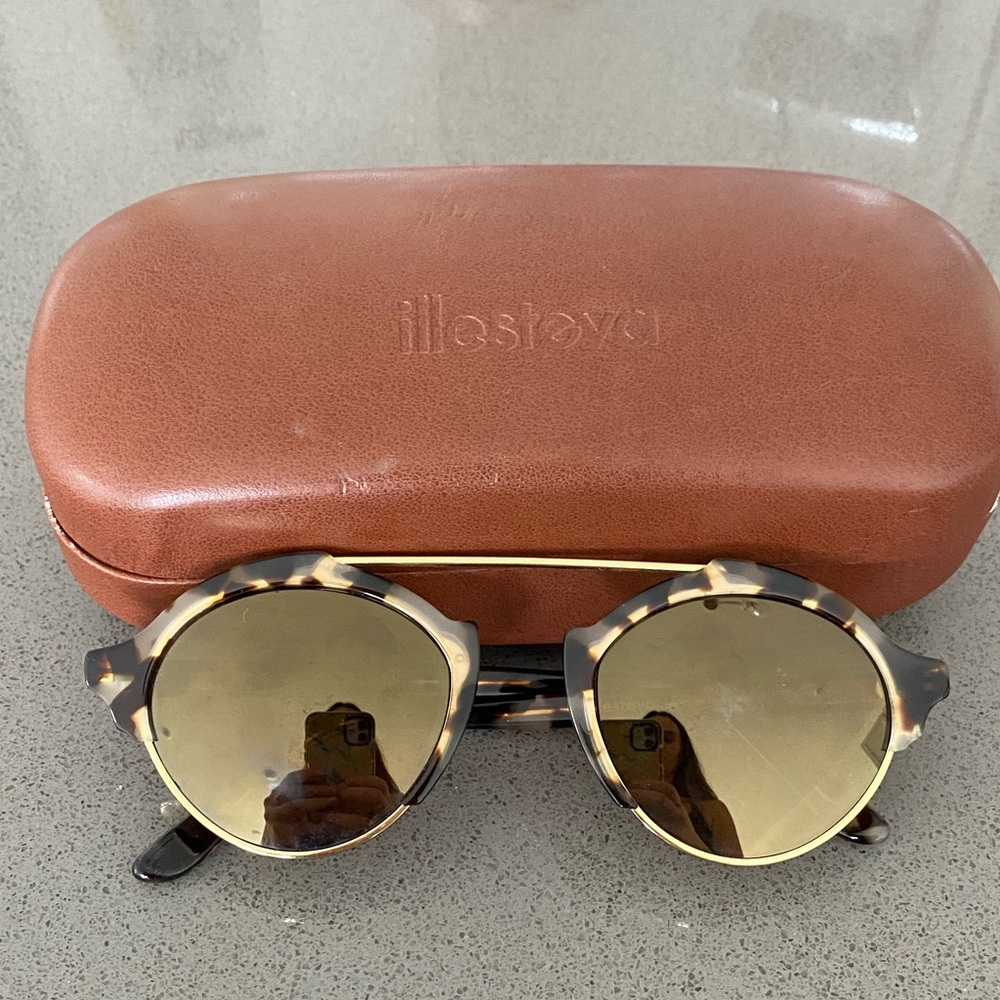 illesteva Milan 4/IV Sunglasses (White Tortoise)